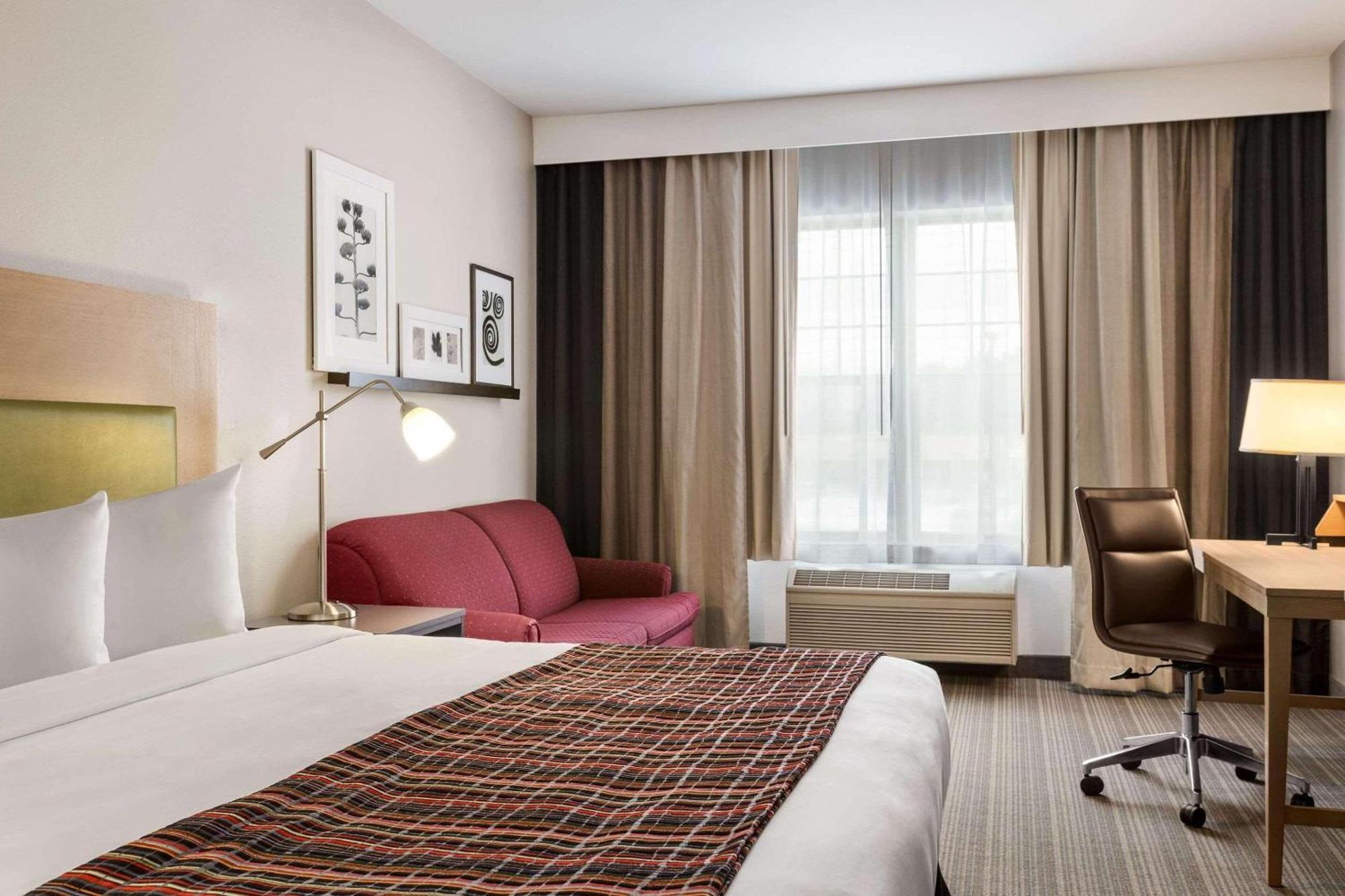 Hotel Country & By Radisson, Wausau, Wi Schofield